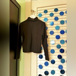 Stylish Black Long sleeve Turtleneck!